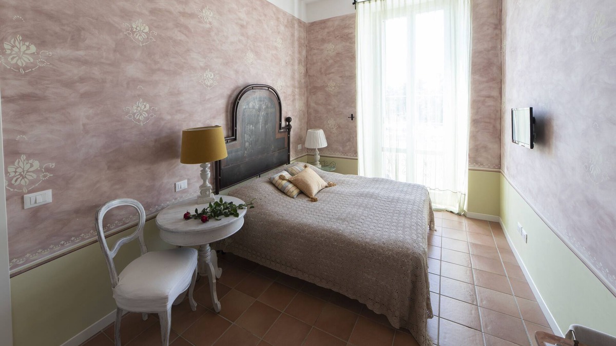 Venezia Nuova House | Cozy double room with en-suite bathroom and small terrace overlooking the canals