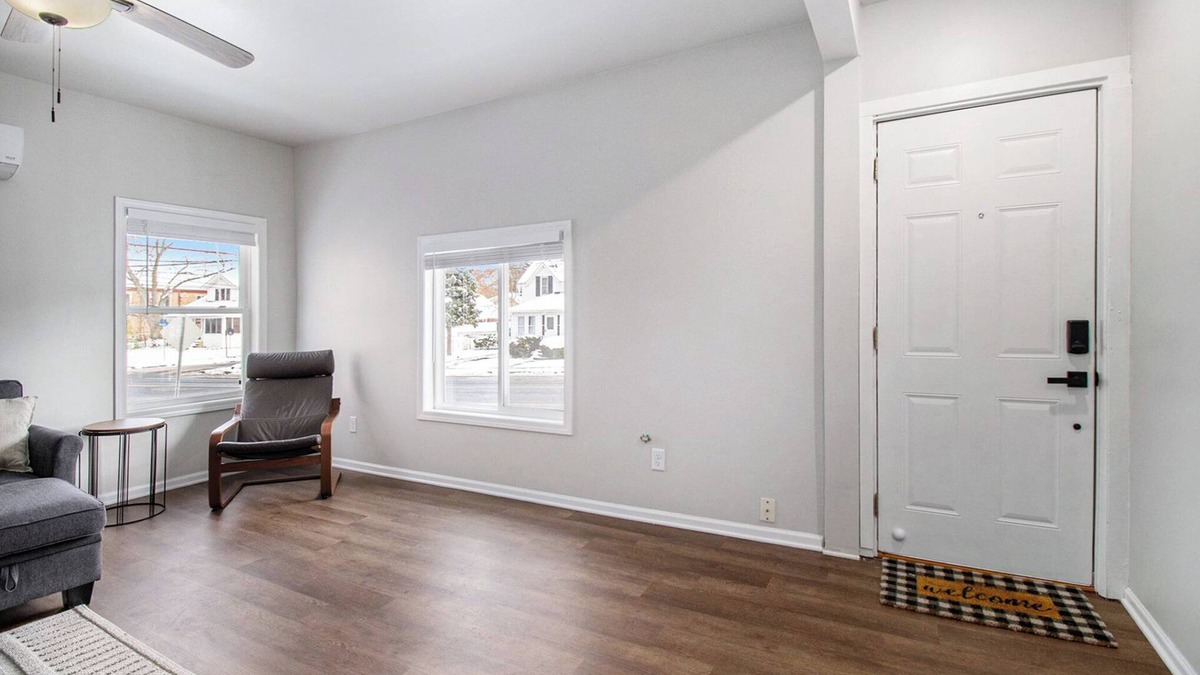 Kalamazoo Apartment | Cozy Downtown 1-bedroom Retreat in superb Kalamazoo with AC, WiFi
