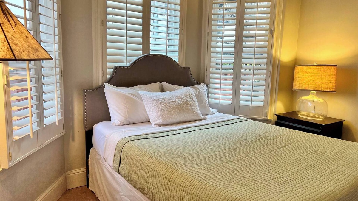 Downtown Burlingame Bed & Breakfast | Cozy, Downtown Burlingame 1/1