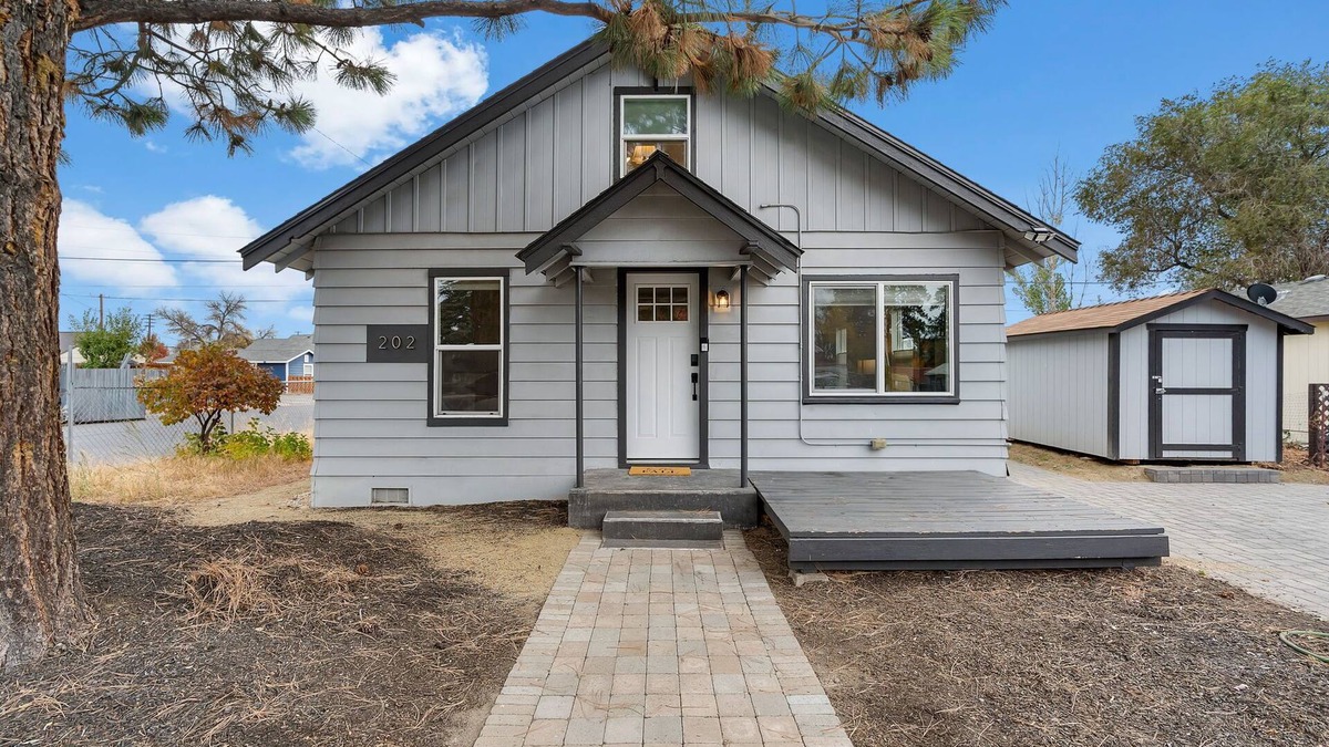 Redmond House | Cozy Downtown Redmond Cottagenn