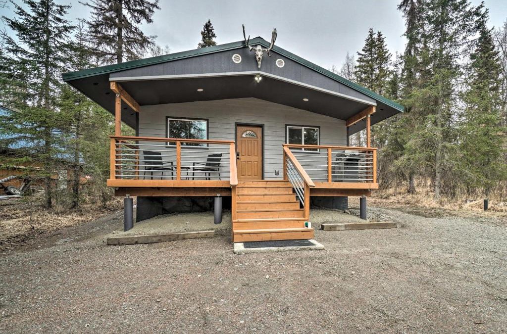 Soldotna House | Cozy Downtown Soldotna Cabin Dogs Welcome!