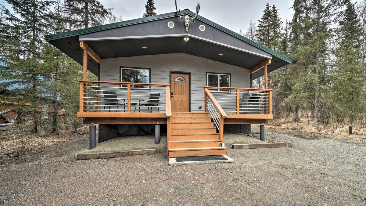Soldotna Cabin | Cozy Downtown Soldotna Cabin: Dogs Welcome!