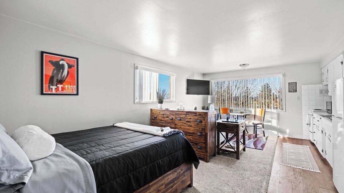 Cliff - Cannon Apartment | Cozy Downtown Studio- Arena, Podium, GU