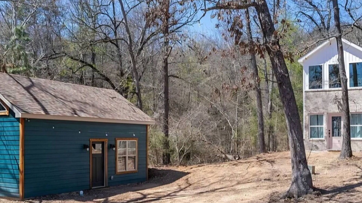 Cecil Cabin | Cozy dual-cabin experience on Washburn Mountain in peaceful Greenwood, Arkansas.
