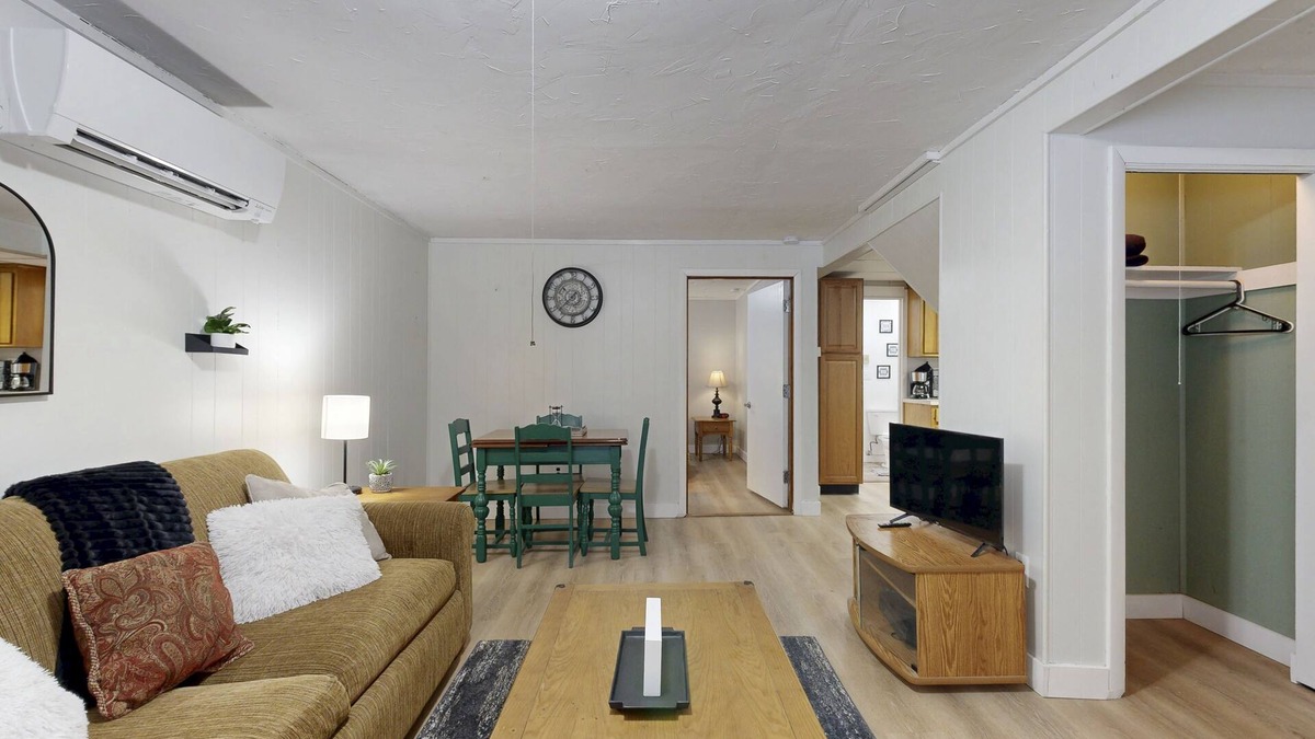 Ludlow House | Cozy duplex, first floor unit w/kitchen, shared fire pit, lake access, wifi, TV