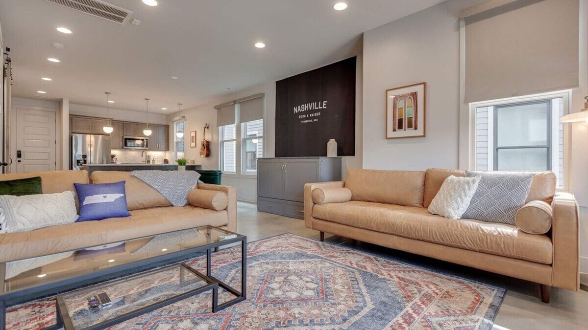 Greenwood House | Cozy East Nashville Retreats for 20