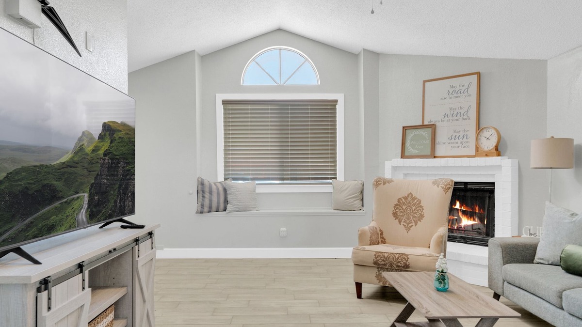Biggs Field House | Cozy El Paso Getaway-Close to I-10-Restaurants-Shopping and more! Remodeled.