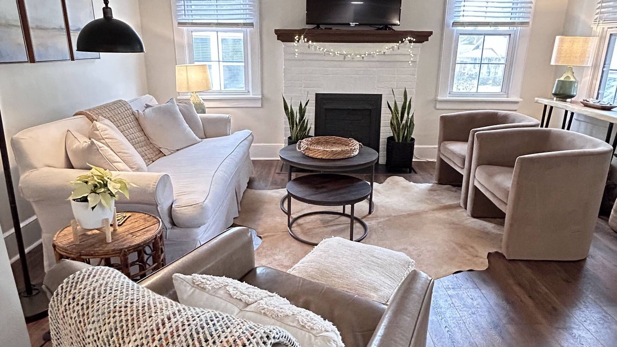 Columbia House | Cozy Elmwood bungalow in quiet neighborhood close to USC, hospitals & downtown