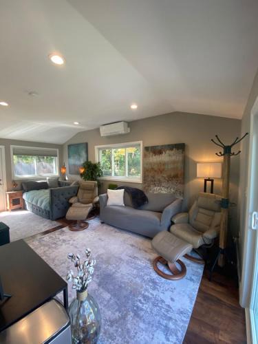 Framingham Apartment | Cozy en suite with high ceilings