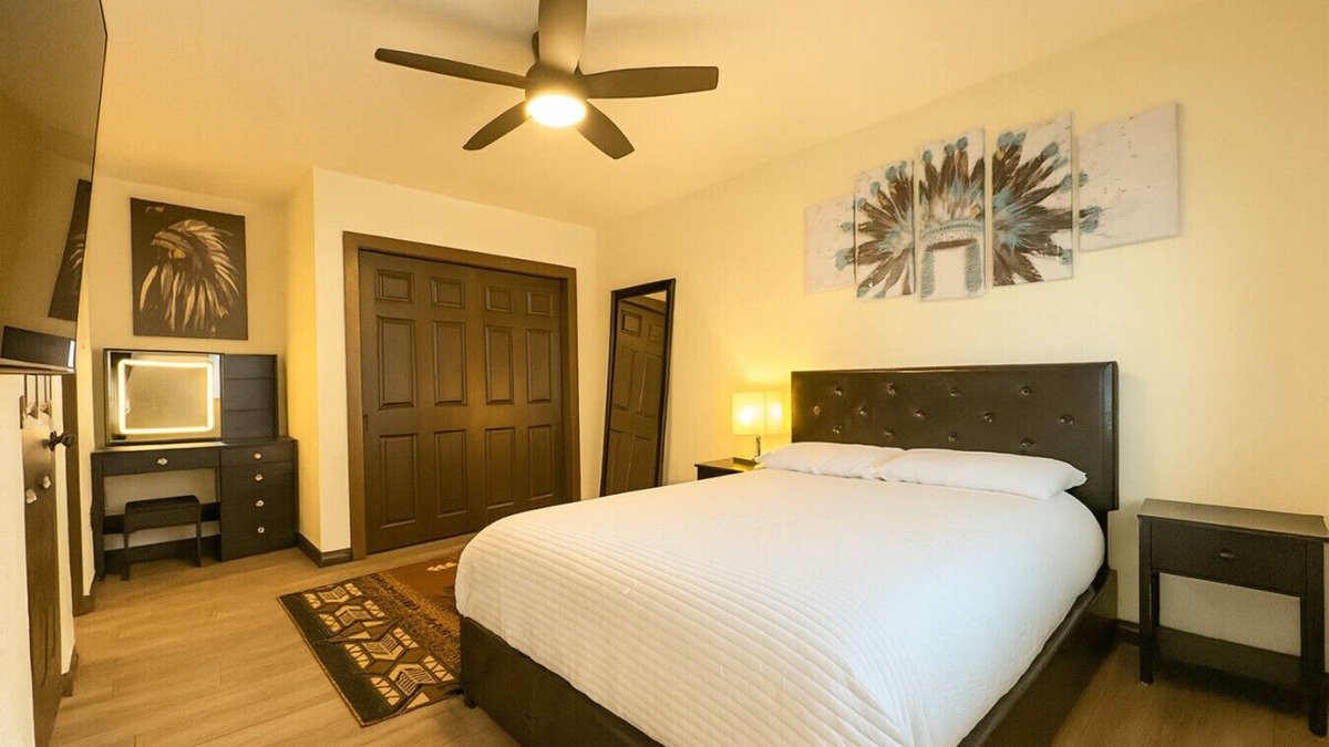 University Heights Apartment | Cozy Escape 1BD UNM Recently Renovated & Walkable!