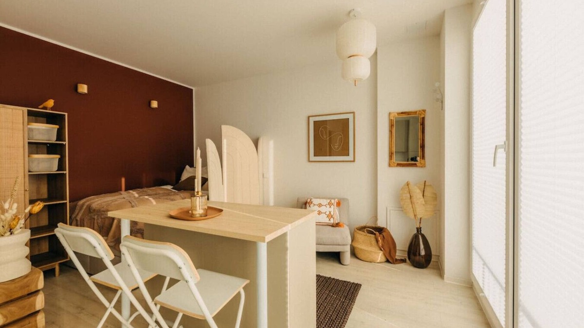 Friedrichstadt Apartment | Cozy Escape | Retro Charm | Bright Design