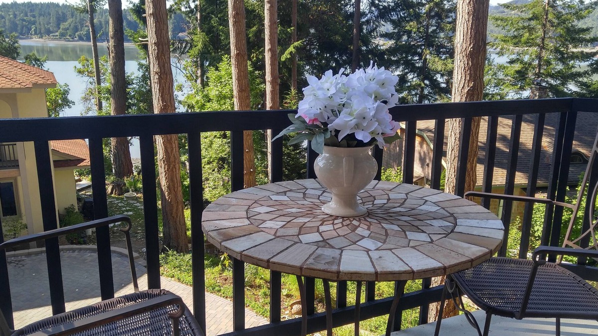 Olympia House | Cozy Fall Retreat at Sunrise Beach Cottage