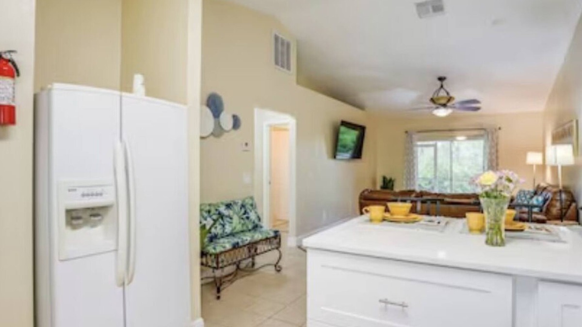 Lehigh Acres Condo | Cozy family accommodations with enclosed lanai.