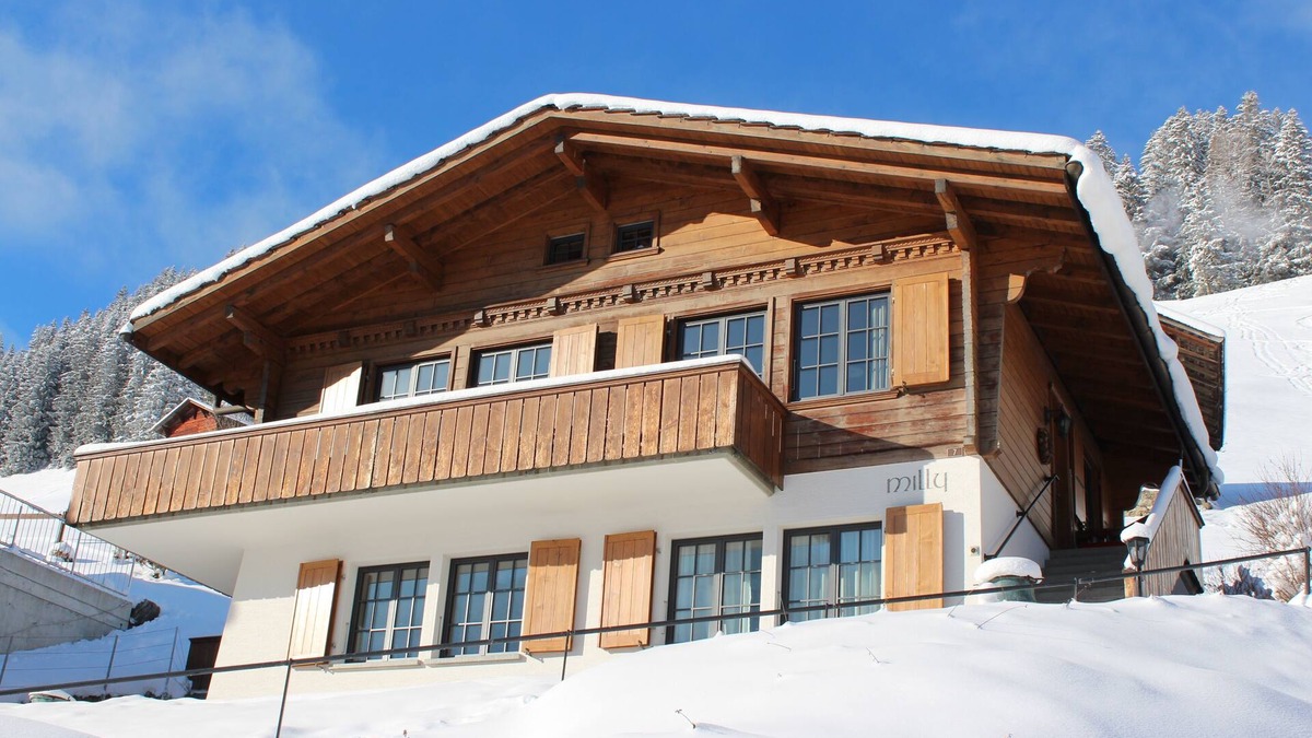 Adelboden Apartment | Cozy family apartment with fireplace, gallery and magnificent alpine view