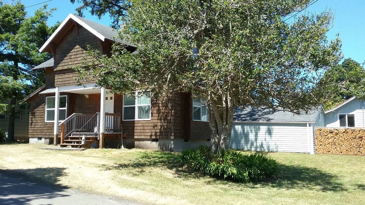 Rockaway Beach Cabin | Cozy Family Cabin-Secluded beach access, non-smoking home awaits you