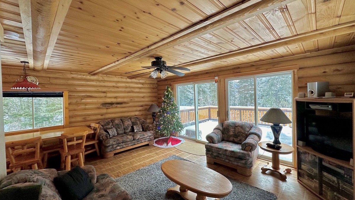 Fort St. John Cabin | Cozy Family Cabin at Powder King Resort