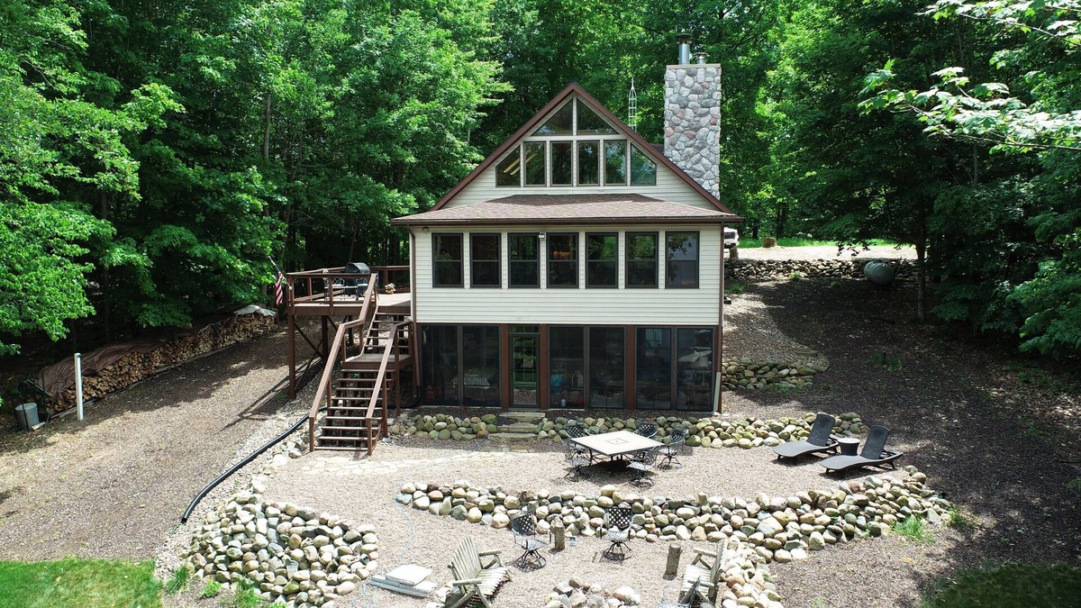 New Auburn Cabin | Cozy Family Cabin on Island Chain of Lakes