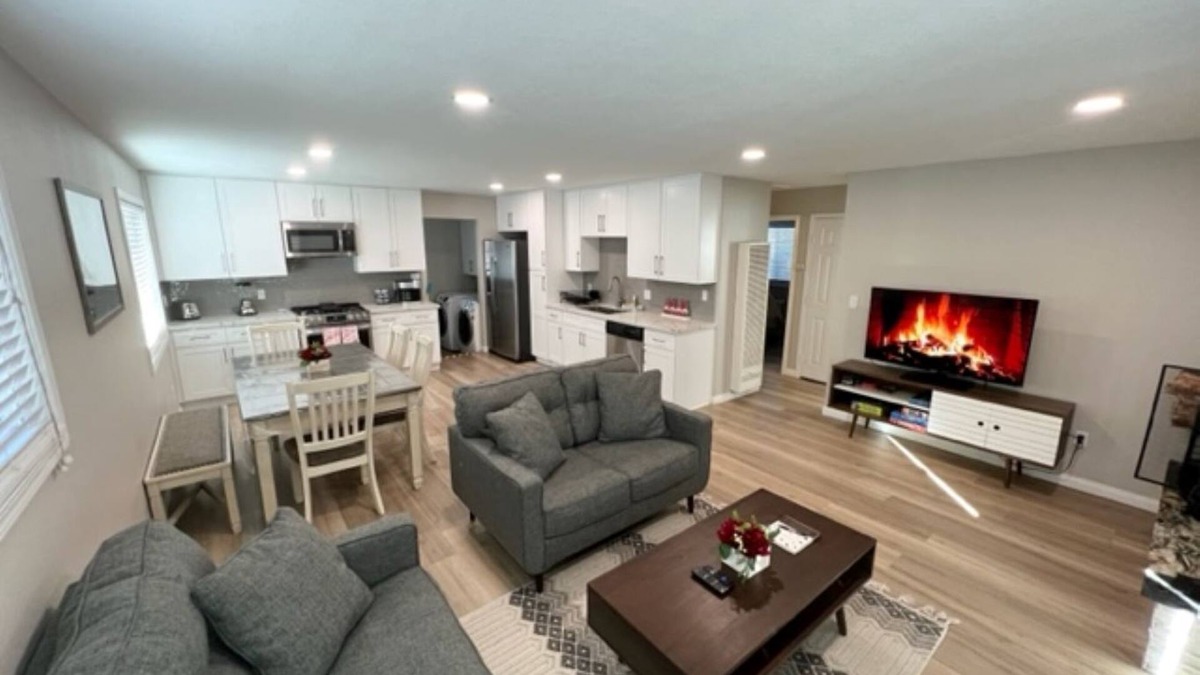 Sugarloaf Cottage | Cozy Family Cottage 15 mins from The Village
