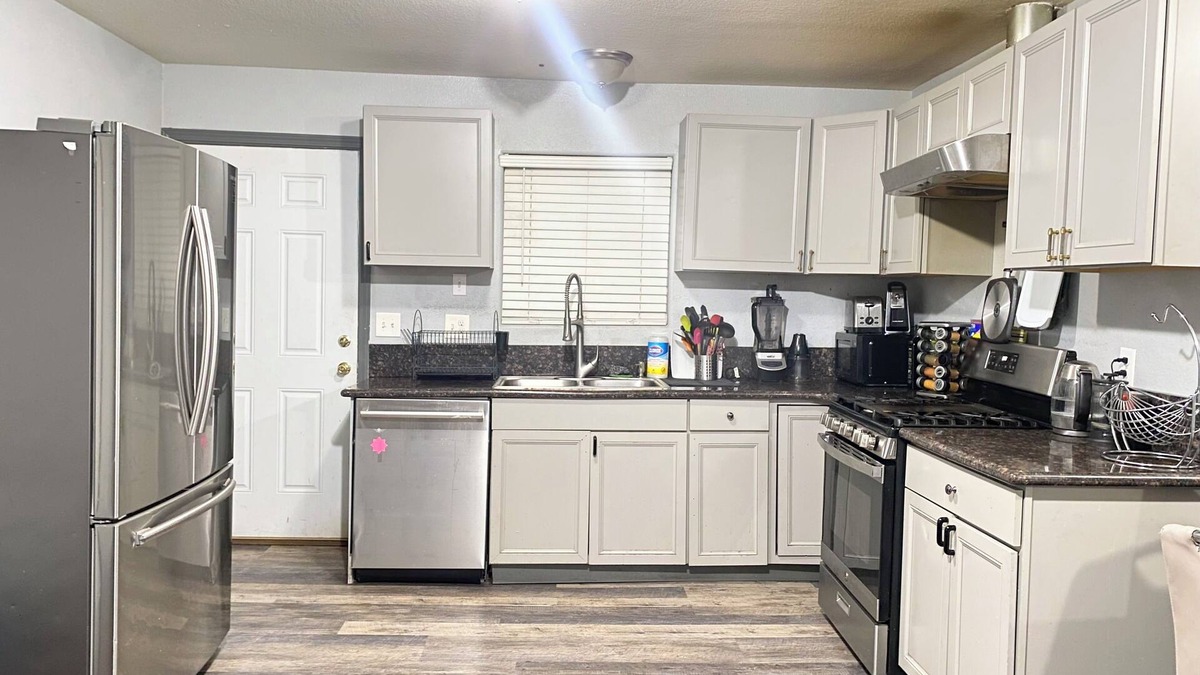 Modesto House | Cozy-Family Friendly-Hidden Gem in Modesto-Newly Built, 3 Bed, 2 Bath, 5 Beds