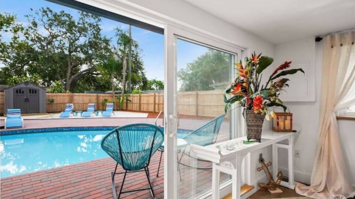 Sarasota Springs House | Cozy Family Friendly Newly Remodeled Salt Water Pool Home close Beach/Downtown