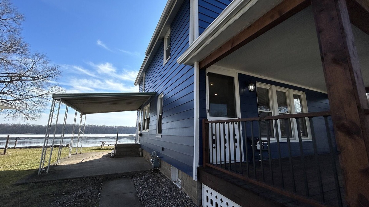 Camanche House | Cozy Family-Friendly Riverfront Home. Perfect Setting for All Celebrations!