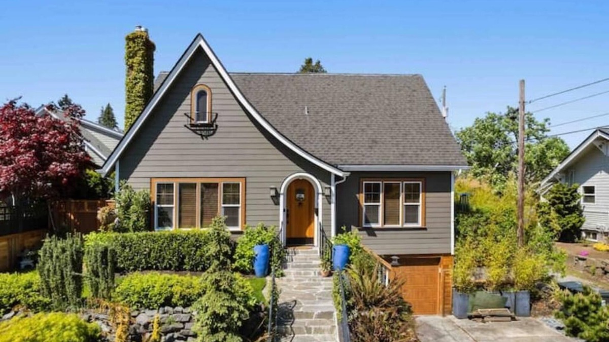 North End House | Cozy family home minutes from The University of Puget Sound!