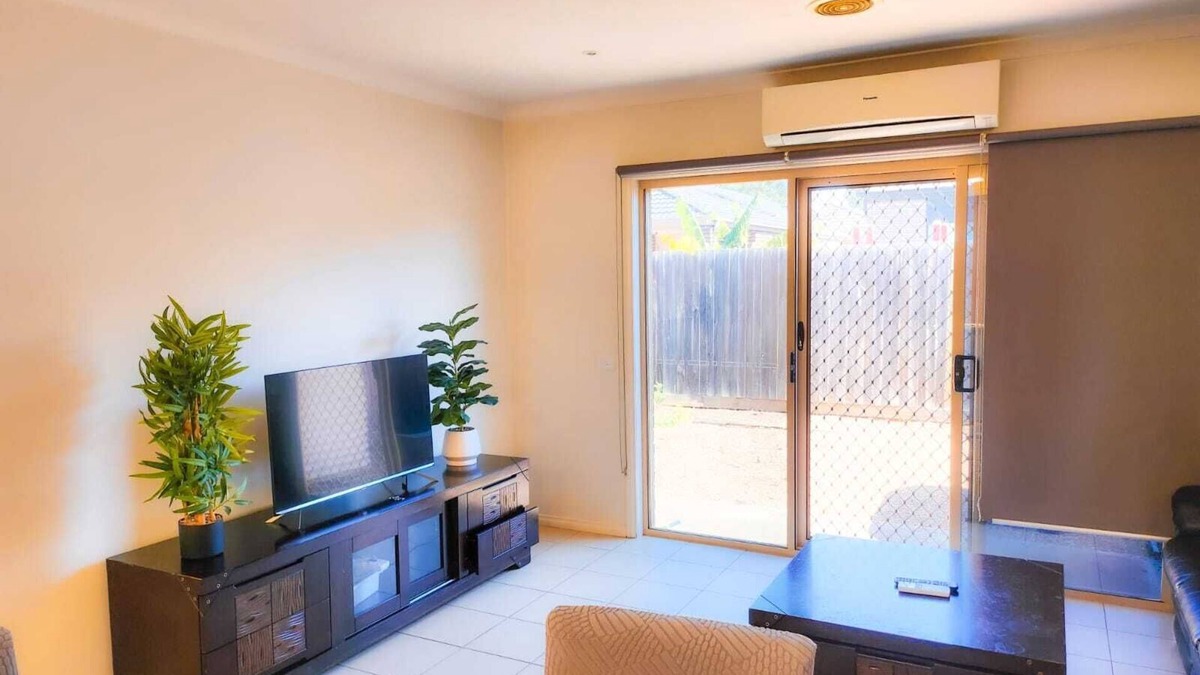 Truganina House | Cozy family retreat in Truganina