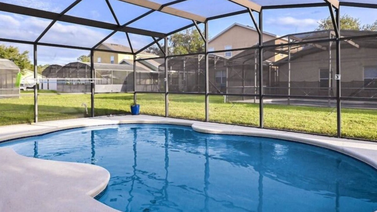 Sandy Ridge Villa | Cozy family vacation with large pool near Disney