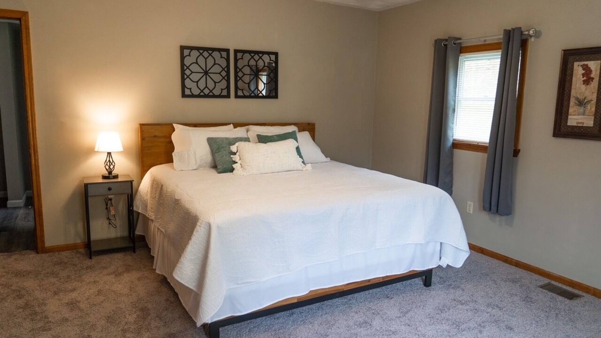 Waynesburg House | Cozy farm stay near wedding venue Peaceful location