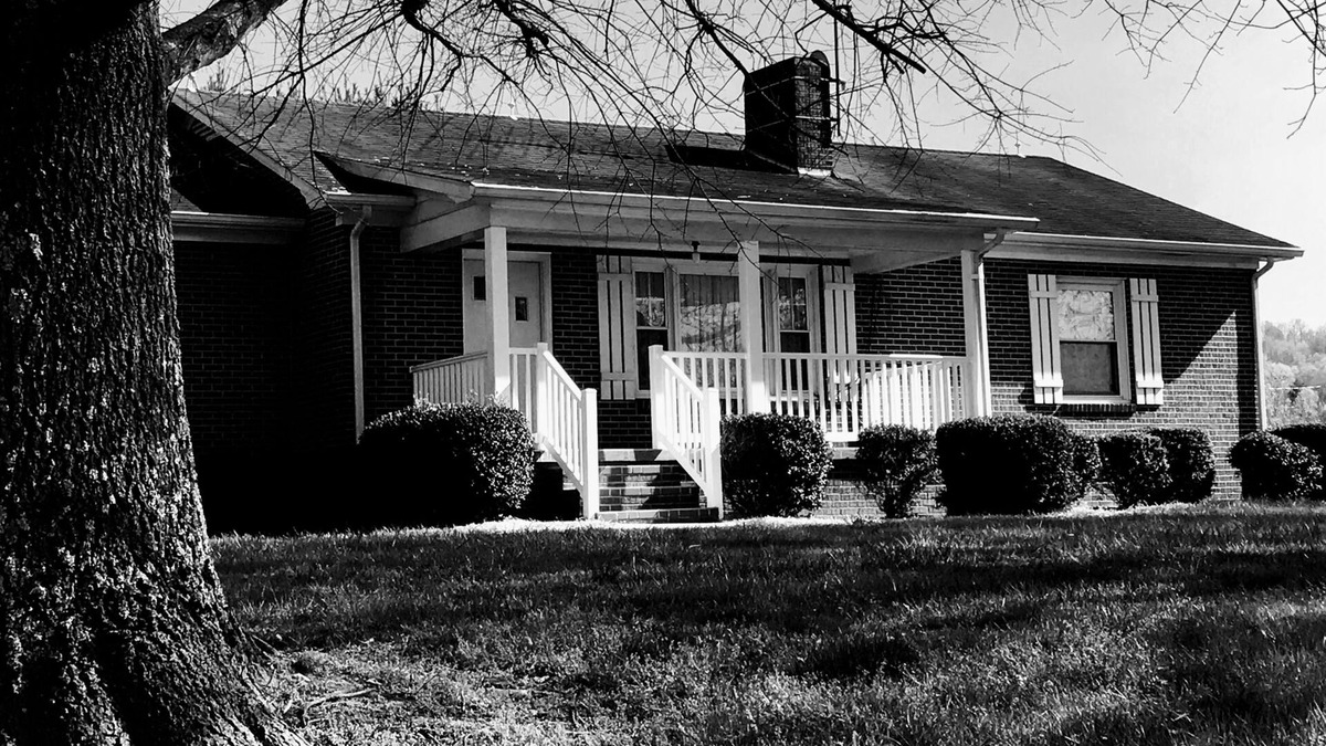 Wilkesboro House | Cozy Farmhouse close to the Country Club, MerleFest and Apple Festival