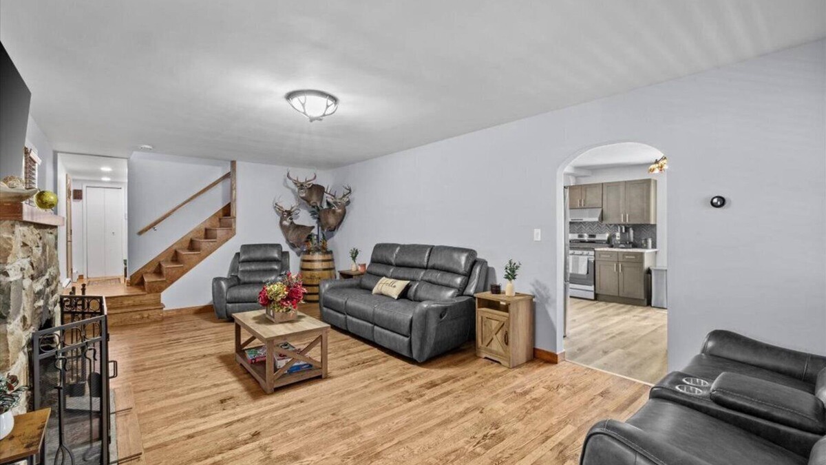 Tannersville Other | Cozy Farmhouse: Fireplace + Backyard + BBQ + Games