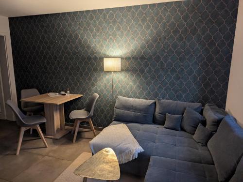 Azmannsdorf Apartment | Cozy Ferienwohnung Meet and Greet am Radfernweg