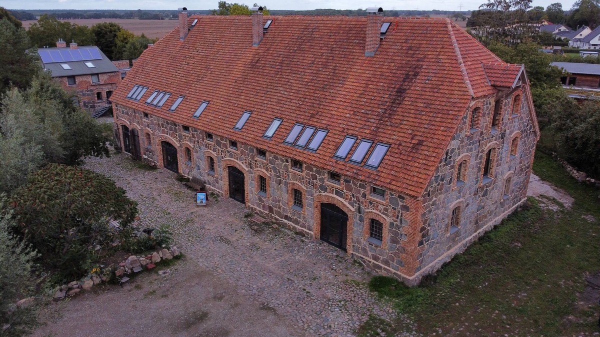 Krebsow Apartment | Cozy fieldstone barn for family reunions - Barn 27 in Krebsow