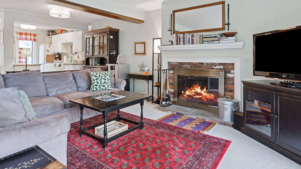 Quechee Condo | Cozy Fireplace, Pets, Club Access! - Saltbox 9A