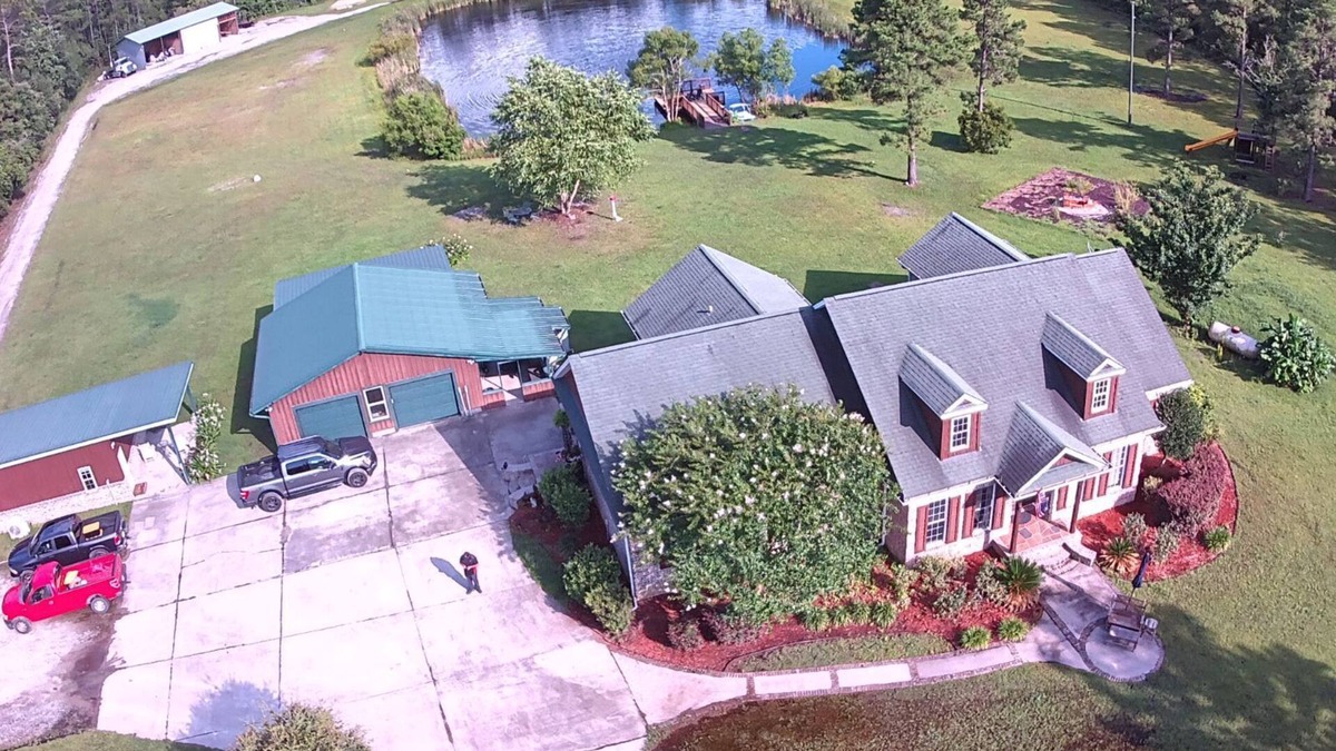 Ellabell Cabin | Cozy fishing cabin with stocked pond, near Savannah. Fenced- pet friendly!