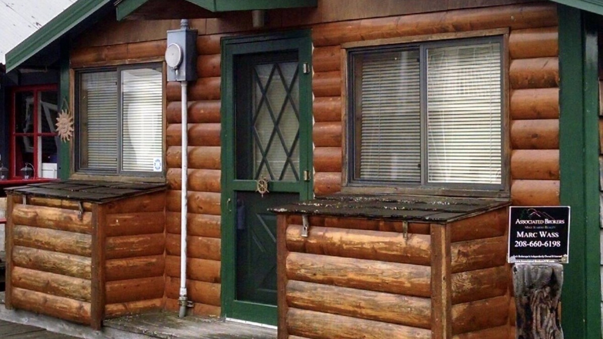 Bayview Cabin | Cozy Float House in Bayview Idaho