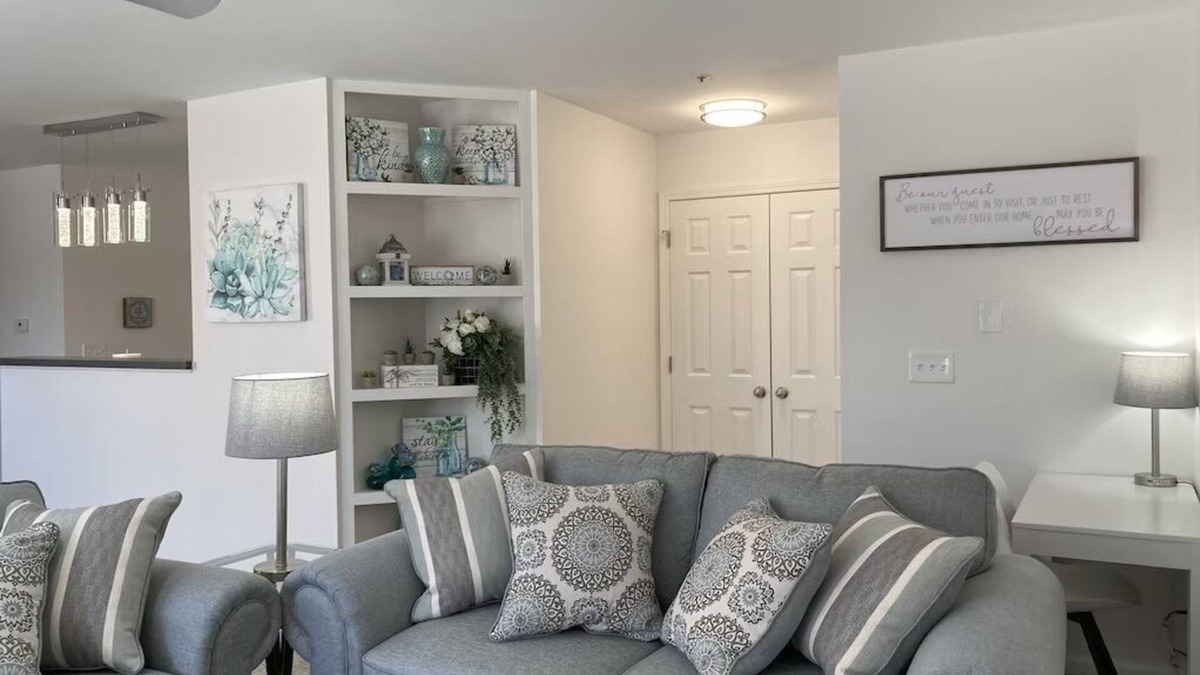 High Point Condo | Cozy for Fall Special Rates - HOME AWAY FROM HOME n2 Miles from HPU & Fnt Market