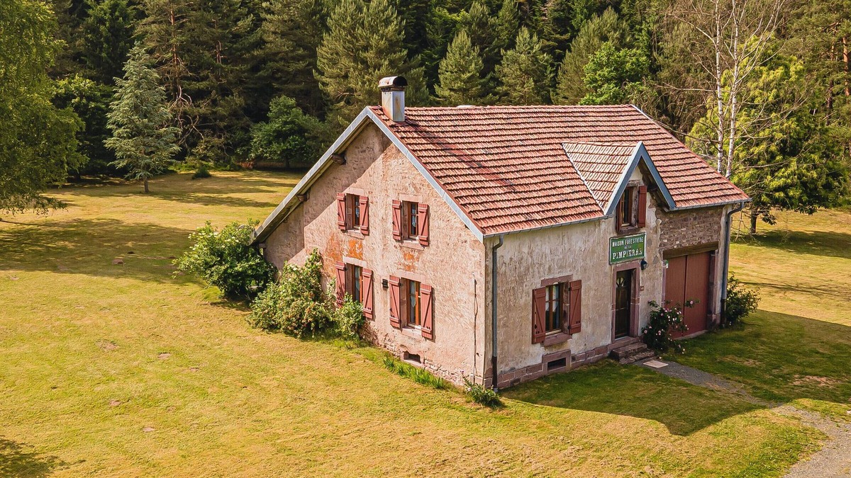 Bois-de-Champ House | Cozy Forest House: Spacious Kitchen, Scenic Veranda, Near Lakes and Hiking Trails