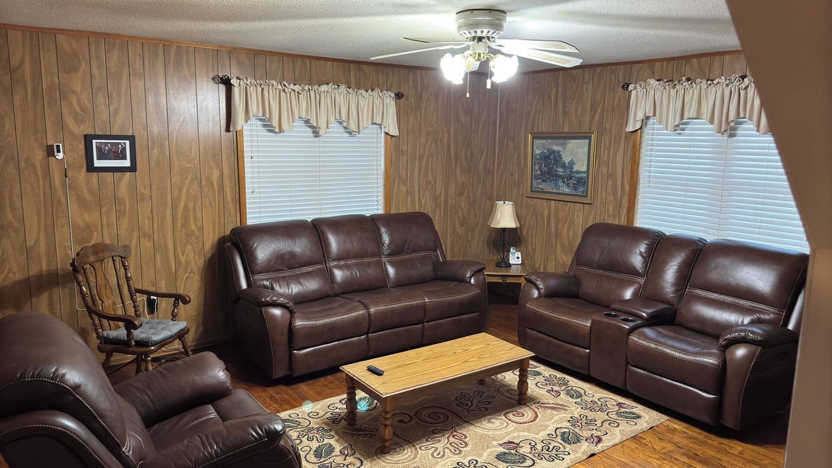 Cross House | Cozy four bedroom, two bathroom home a few miles from Lake Moultrie and Marion