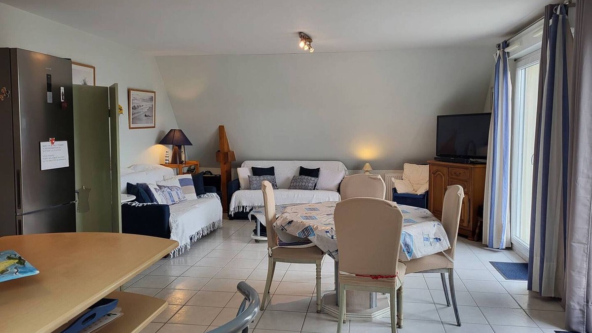 Merville-Franceville-Plage Apartment | Cozy 2-Room Apartment with Pool, Balcony, and WiFi - Near the Beach!