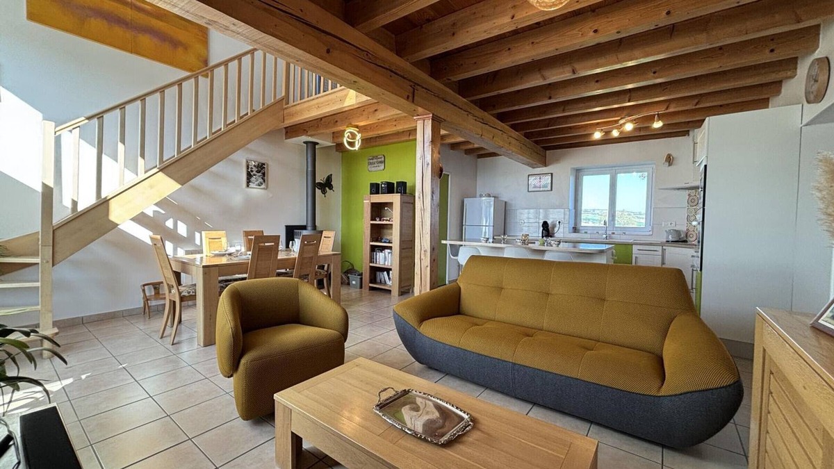 Saint-Bonnet-de-Rochefort Cottage | Cozy cottage with enclosed garden in Auvergne