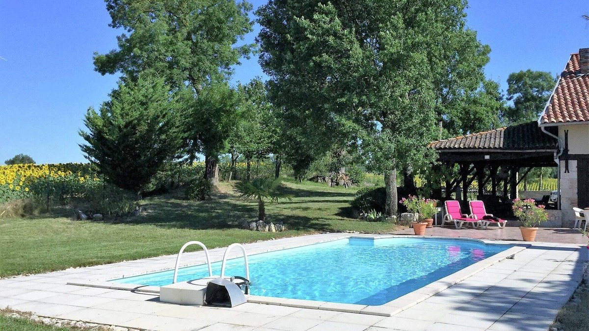 Monfort House | Cozy French Escape in Monfort