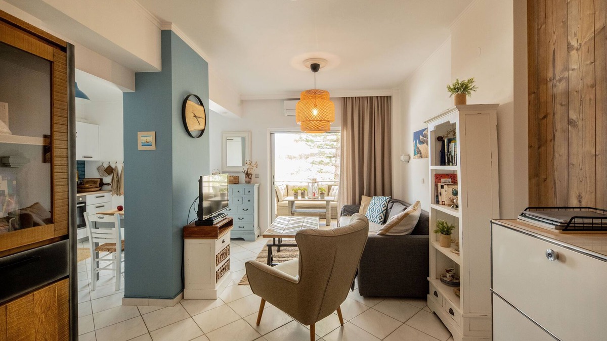 Nea Chora Apartment | Cozy, fully equipped seaview-apartment in Chania only 50m from the sandy beach.