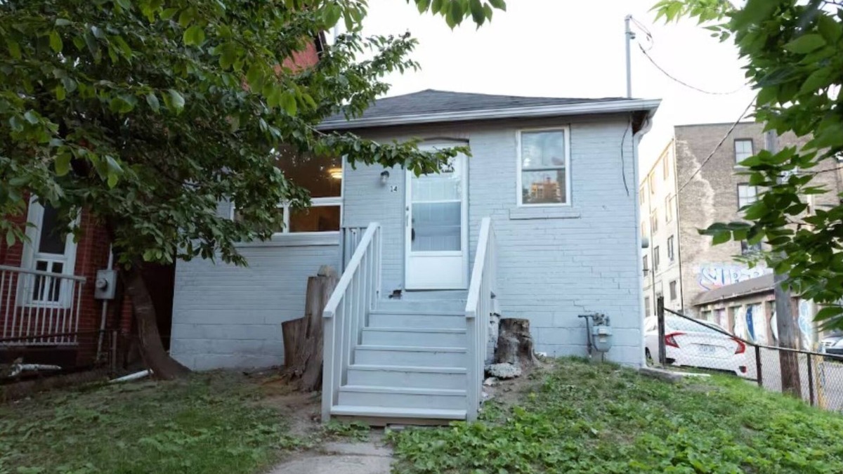 Chinatown House | Cozy Fully Furnished Home in the Heart of Downtown