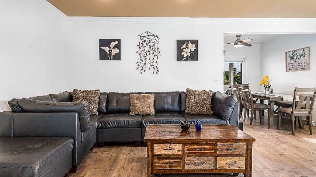 Inglewood Apartment | Cozy, fully furnished 2+2, with huge balcony, So-Fi, Forum, Intuit Dome & more!