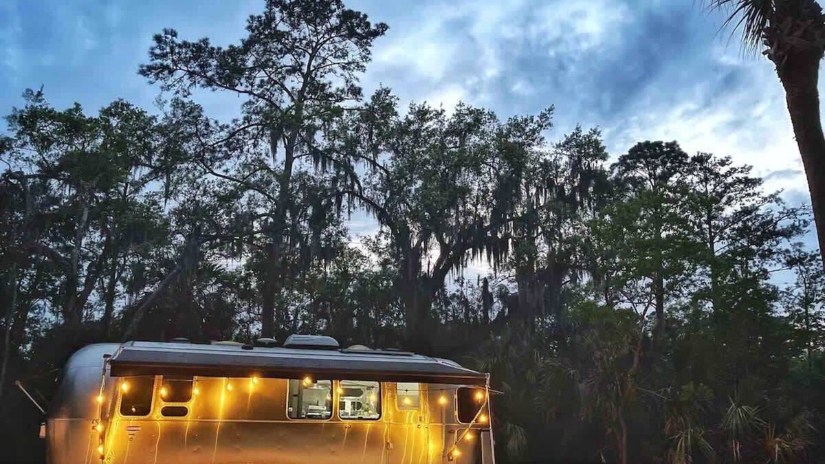 Whitemarsh Island House | Cozy & Fun Airstream Camper Near Downtown & Beach