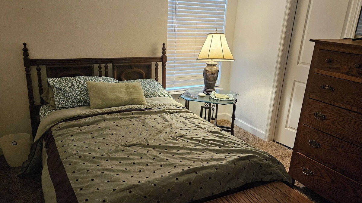 Orange City House | Cozy Furnished bedroom located in Orange City with WiFi, AC