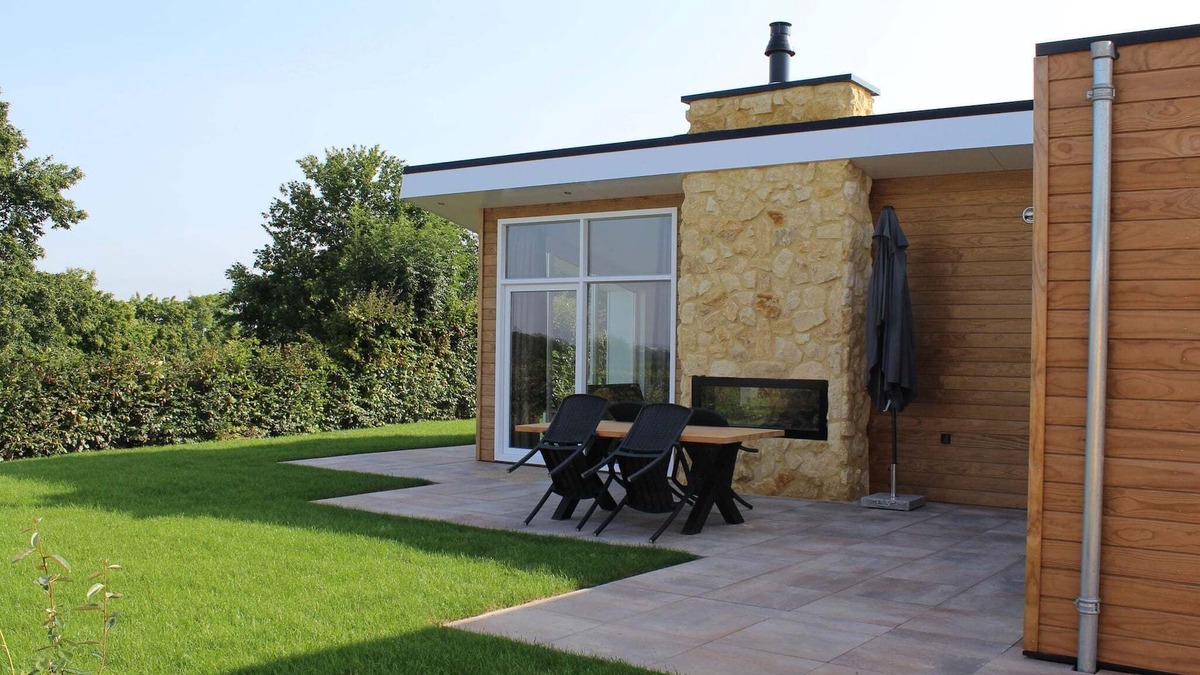 Gasthuis House | Cozy Garden Home w/Fireplace