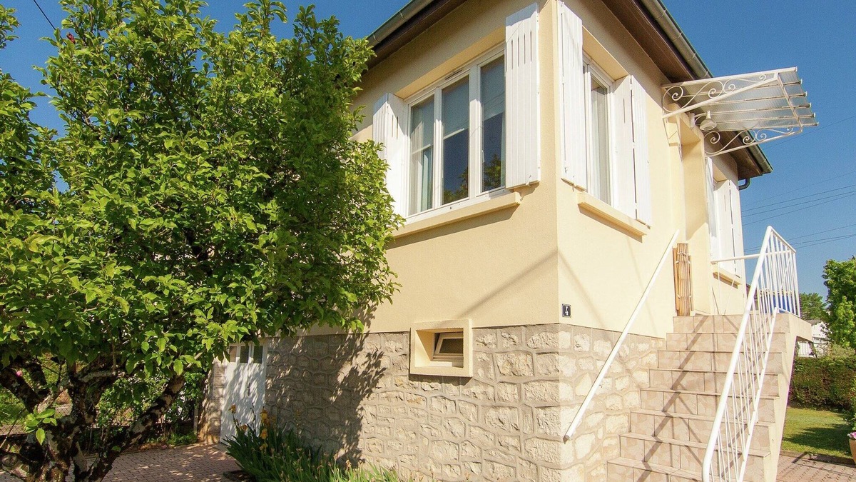 Malemort-sur-Correze House | Cozy Garden Retreat Malemort