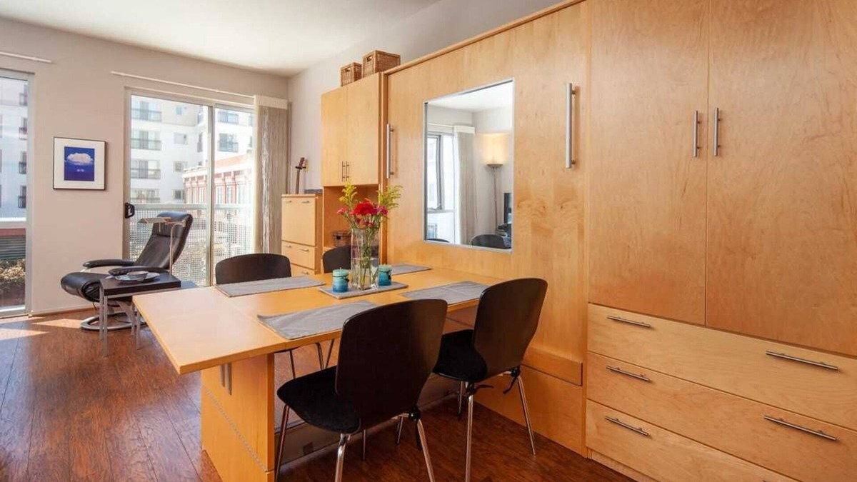 Pacific Terrace Apartment | Cozy Gaslamp Studio with Pool